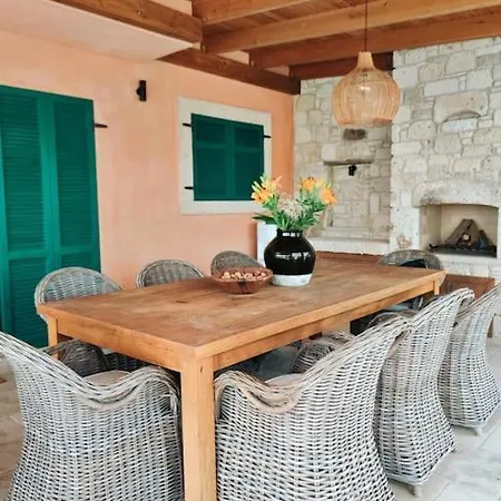 Villa Viento Mansion Pool And Big Garden Cesme